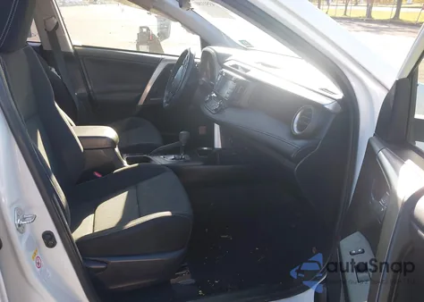 2018 Toyota Rav4 Xle z USA, uszkodzony, nr VIN JTMRFREV0JJ211239